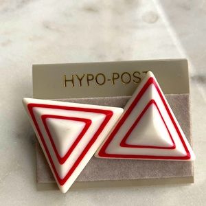 🔻vintage 80’s red and white triangle posts🔻